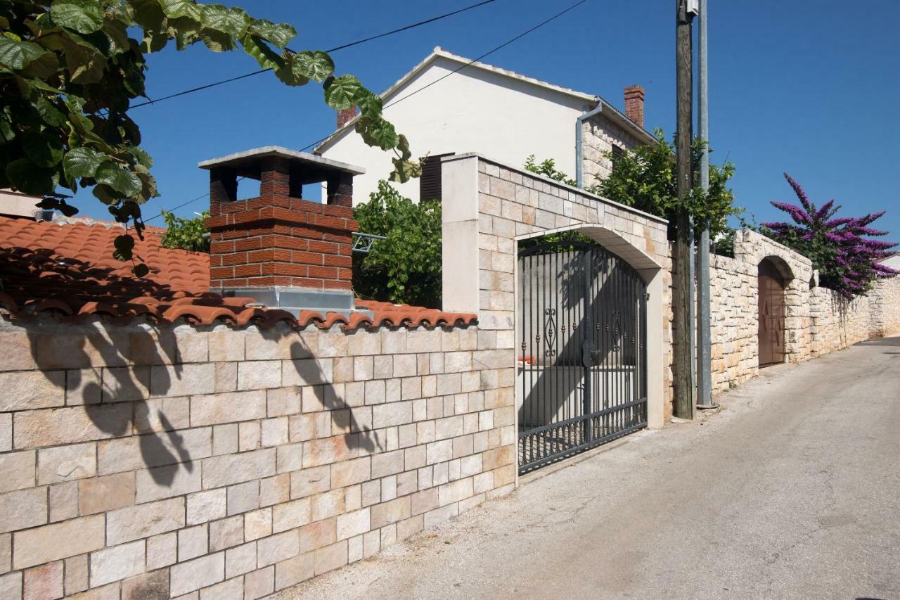 Apartment Jerka Supetar Exterior foto